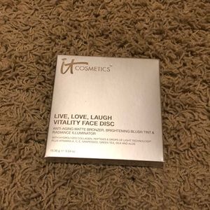 It cosmetics face palate